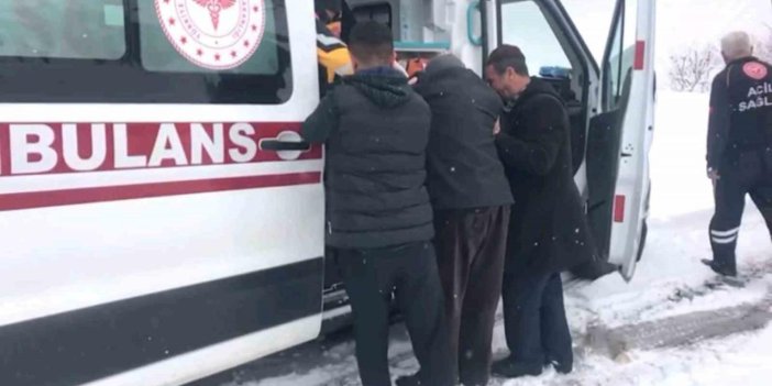 Siirt’te kar yolları kapattı, 70 yaşındaki hasta için ekipler seferber oldu