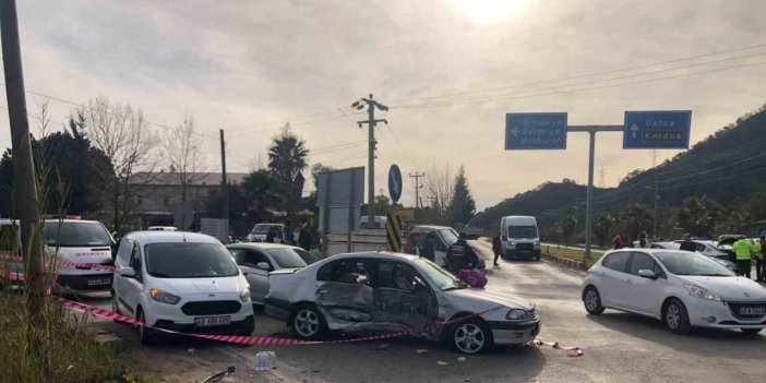 Marmaris’te zincirleme trafik kazası: 1 ölü, 2 yaralı