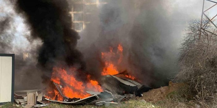İşçilerin kaldığı 32 yataklı konteyner ev alev alev yandı