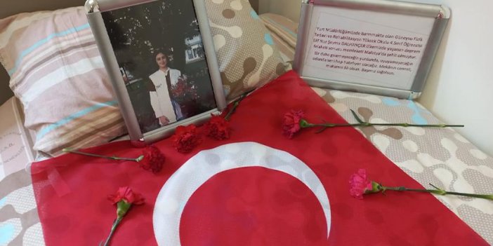 Depremde hayatını kaybeden Elif Nur'un Rize'de kaldığı yurt odasındaki yatağına çiçek ve Türk bayrağı bırakıldı