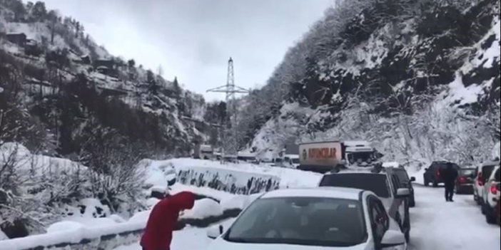 Artvin’de ulaşıma kar engeli