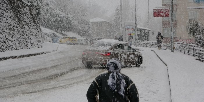 Doğu Karadeniz’de kar nedeniyle bin 326 köy ve mahalle yolu kapandı