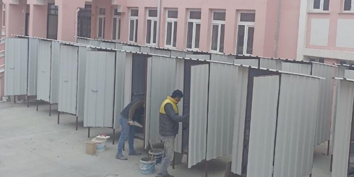 Samsun'da depremzedeler için seyyar tuvalet üretiliyor