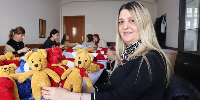 Samsun'da depremzede çocuklar için örgü oyuncaklar yapılıyor
