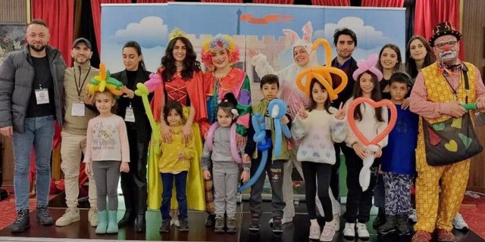 Trabzon gönüllü sanat grubu depremzedeler için çalışıyor