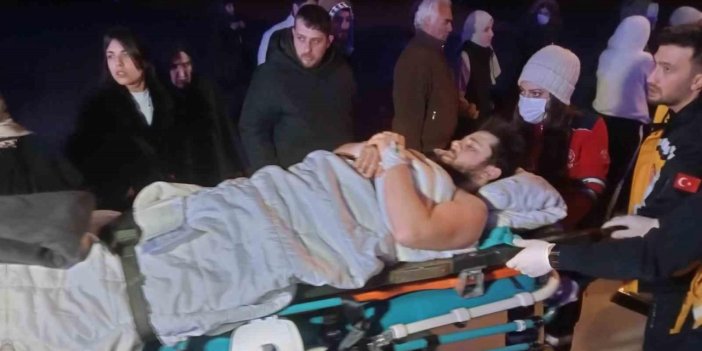 Adana’daki 38 yaralı depremzede ve 31 refakatçi TSK’ya ait uçakla İstanbul’a getirildi