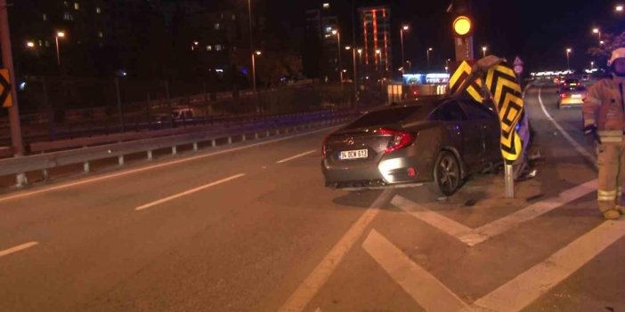 Kadıköy’de otomobil bariyere ok gibi saplandı: 3 yaralı