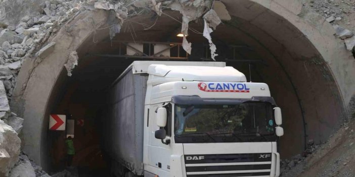 Heyelan nedeniyle kapanan Artvin-Erzurum karayolu trafiğe açıldı