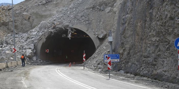 Heyelan nedeniyle kapanan Artvin-Erzurum karayolu trafiğe açıldı!