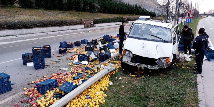 Samsun'da meyve yüklü kamyonet kaza yaptı! 1 yaralı