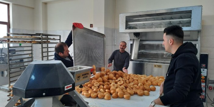 Bayburt'ta  depremzedeler için ekmek üretimi devam ediyor