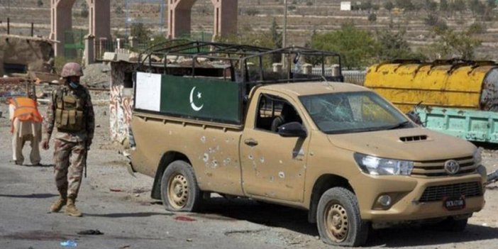 Pakistan'da intihar saldırısı: 9 kişi hayatını kaybetti