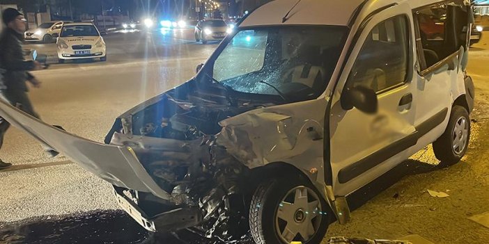 Bayburt'ta itfaiye aracı ile hafif ticari araç çarpıştı!  2 yaralı