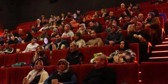 Rize'de depremzedeler için sinema etkinliği düzenlendi