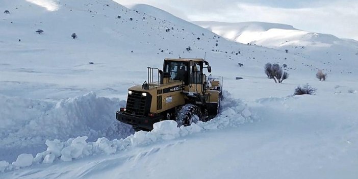 Bayburt'un yükseklerinde karla mücadele devam ediyor