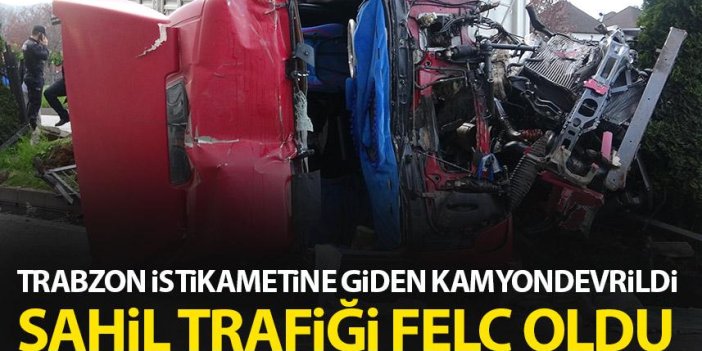 Trabzon istikametine giden kamyon devrildi! Karadeniz sahil yolu kitlendi