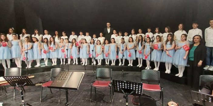 TRT Trabzon Çocuk Korolarının 23 Nisan konserine yoğun ilgi