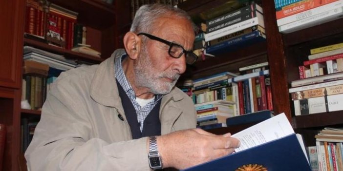 Bayburt'ta emekli öğretmen 64 yıldır okuduğu kitapların kaydını tutuyor