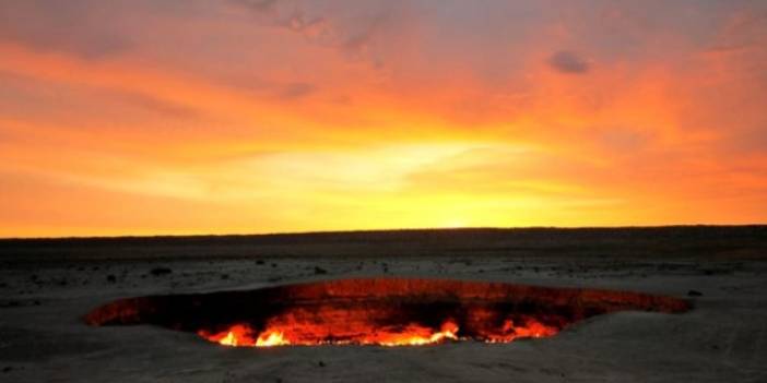 Türkmenistan'daki korkunç çukur 50 yıldır cayır cayır yanıyor, gören şaşıp kalıyor!