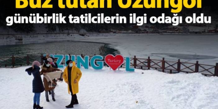 Trabzon'da buz tutan Uzungöl'e ziyaretçi akını
