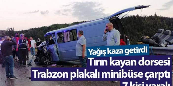 Tırın kayan dorsesi Trabzon plakalı minibüse çarptı