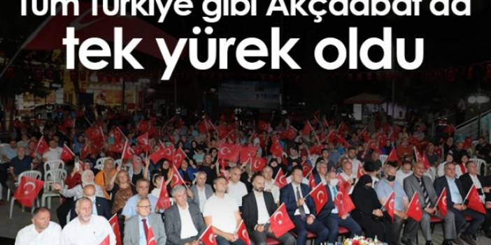 Tüm Türkiye gibi Akçaabat da tek yürek oldu. Foto Haber