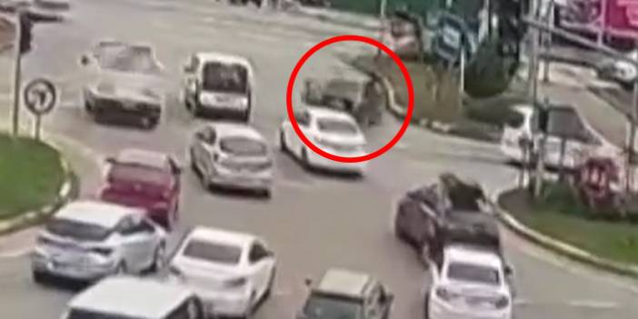 Trabzon'a gelirken otomobil çarptı! Havada takla attı