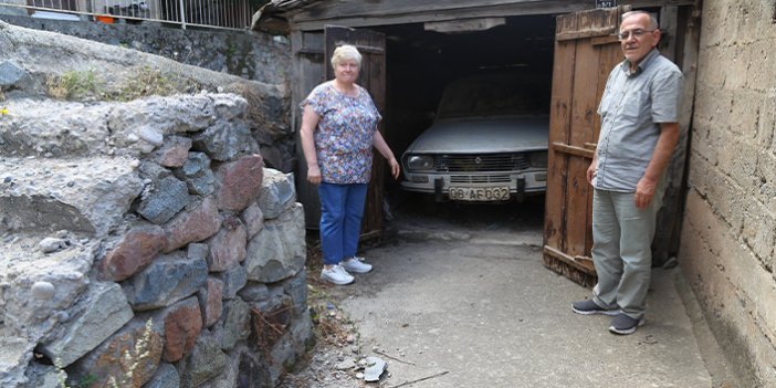 Eşinin hatırası otomobili 36 yıldır garajda saklıyor