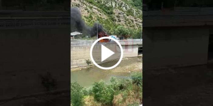 Trabzon’da korku dolu anlar! Kamyon cayır cayır yandı. Video Haber