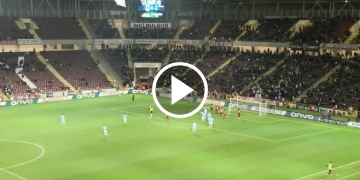 Hatayspor - Trabzonspor maçında taraftar sahaya girdi. Video Haber