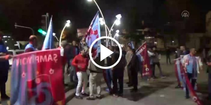 Tokat'ta davullu zurnalı Trabzonspor kutlaması. Video Haber
