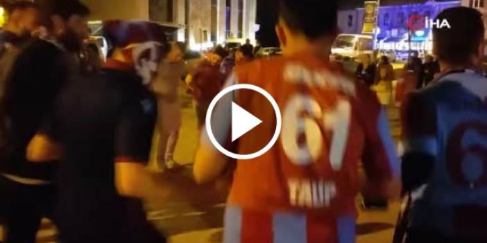 Ardahan'da Trabzonspor taraftarı, şampiyonluğu horon oynarak kutladı. Video Haber