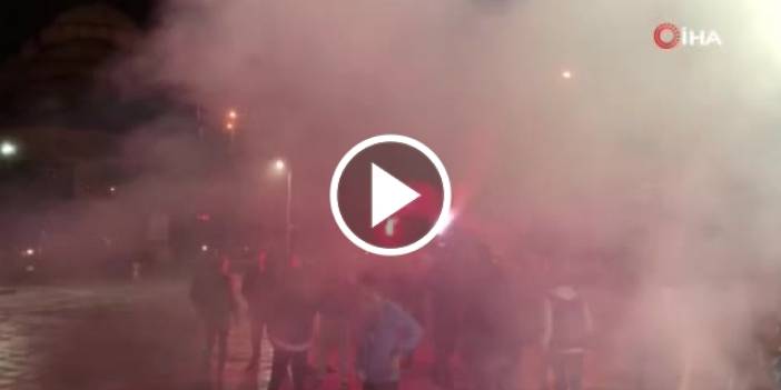 Rize'deki Trabzonsporlu taraftarlar şampiyonluğu kutladı. Video Haber