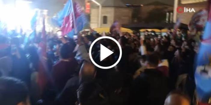 Trabzonsporlu taraftarların Taksim'de şampiyonluk coşkusu. Video Haber