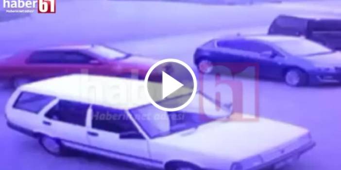 Trabzon’da iki otomobil çarpıştı! Kaza anı kamerada. Video Haber