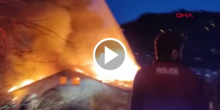 Trabzon'da çatı katında çıkan yangın güçlükle söndürüldü. Video Haber