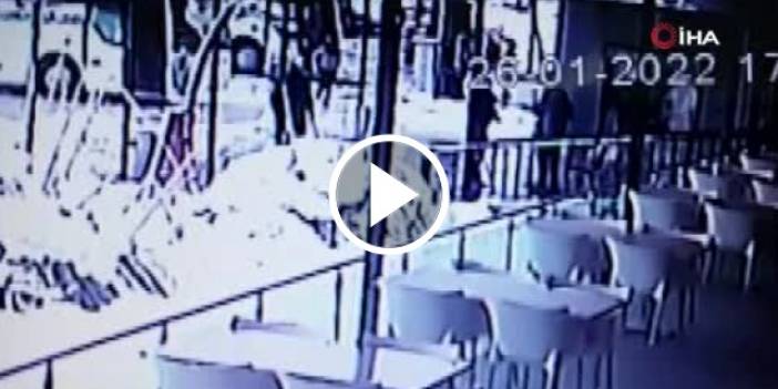 Samsun'da kar yığınını taşıyamayan tente mühendisin üstüne çöktü Video Haber