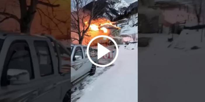 Trabzon'da yangın! 2 katlı ev küle döndü. 22 Ocak 2022-Video Haber