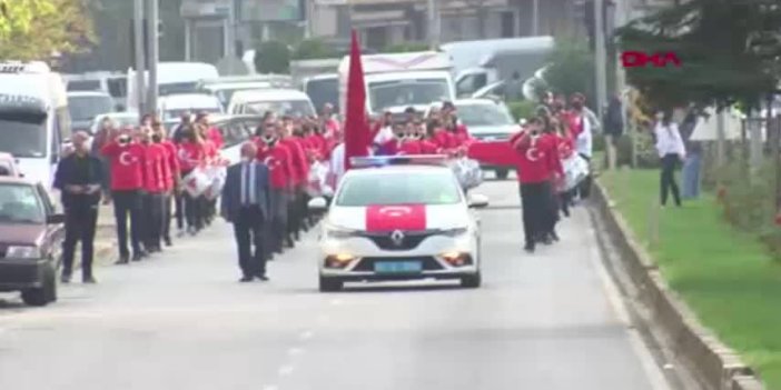 Trabzon'da mezunların bando takımıyla Cumhuriyet coşkusu