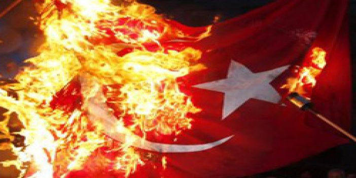 Erivan'da Türk bayrağı yakıldı