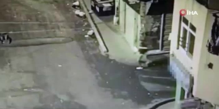Beyoğlu’nda yabancı uyruklu şahsa silahlı saldırı kamerada