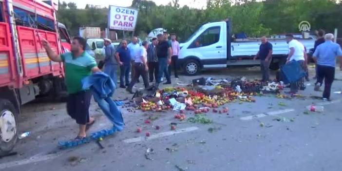 Sinop'ta meyve yüklü kamyonet otomobille çarpıştı. 12 Eylül 2019