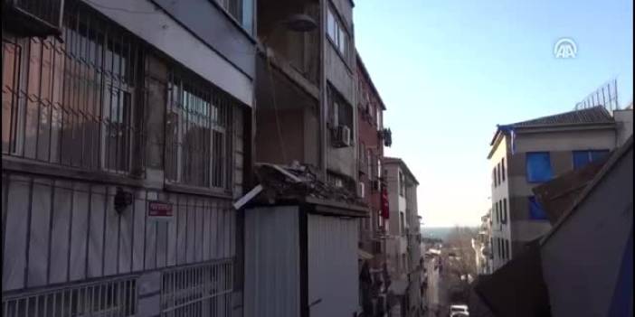 İstanbul'da 4 katlı binanın inşaat iskelesi çöktü