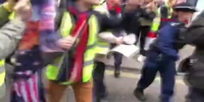 Londra'da Sarı Yeleklilere Polisin Müdahalesi Sert Oldu