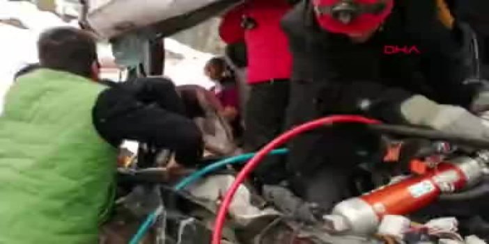 Kars'ta Yolcu Midibüsü İle Tır Çarpıştı 20 Yaralı