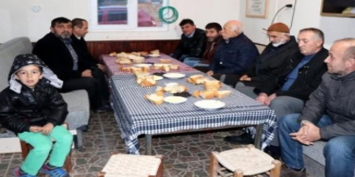 Trabzon'da cami imamı cemaati artırmak için kahvaltı veriyor