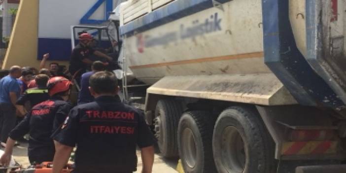 Trabzon'da tır kaza yaptı! Sürücü yaralandı