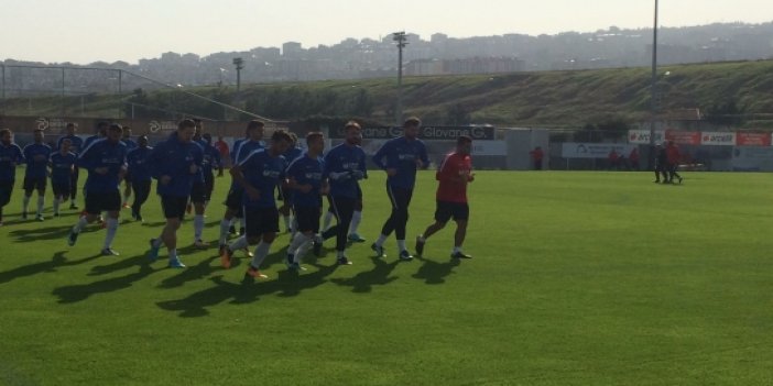 Mas ve Pereira kale arkasından gol atmak için yarıştı