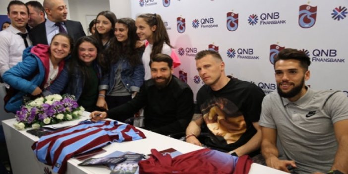 Trabzonsporlu futbolcular taraftarla buluştu