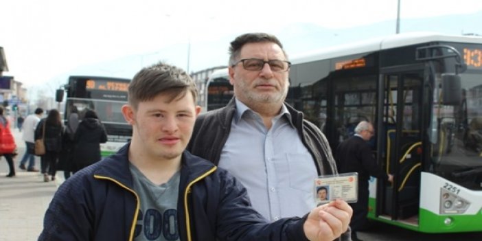 Otobüs şoförü, engelli çocuk ve babasına hakaret ederek otobüsten kovdu!